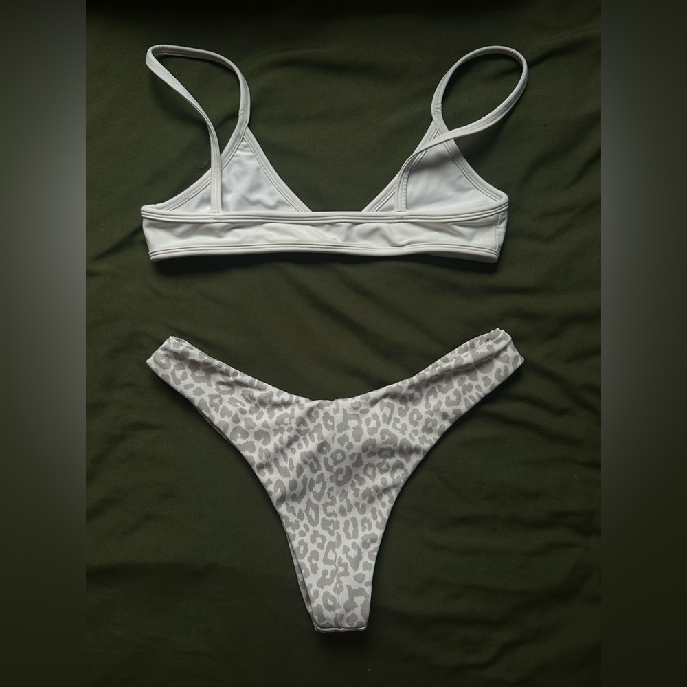 White leopard print bikini set - Picture 2 of 3